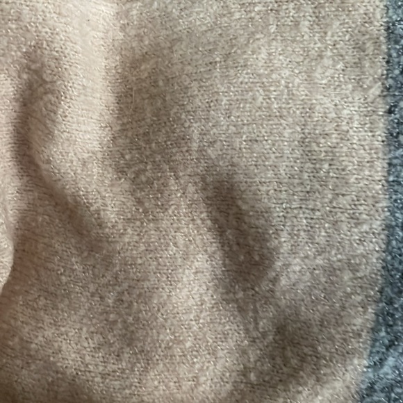 Fresh soft and long sweater. Tri-colored. Machine wash. Good condition.* Large - Picture 7 of 8